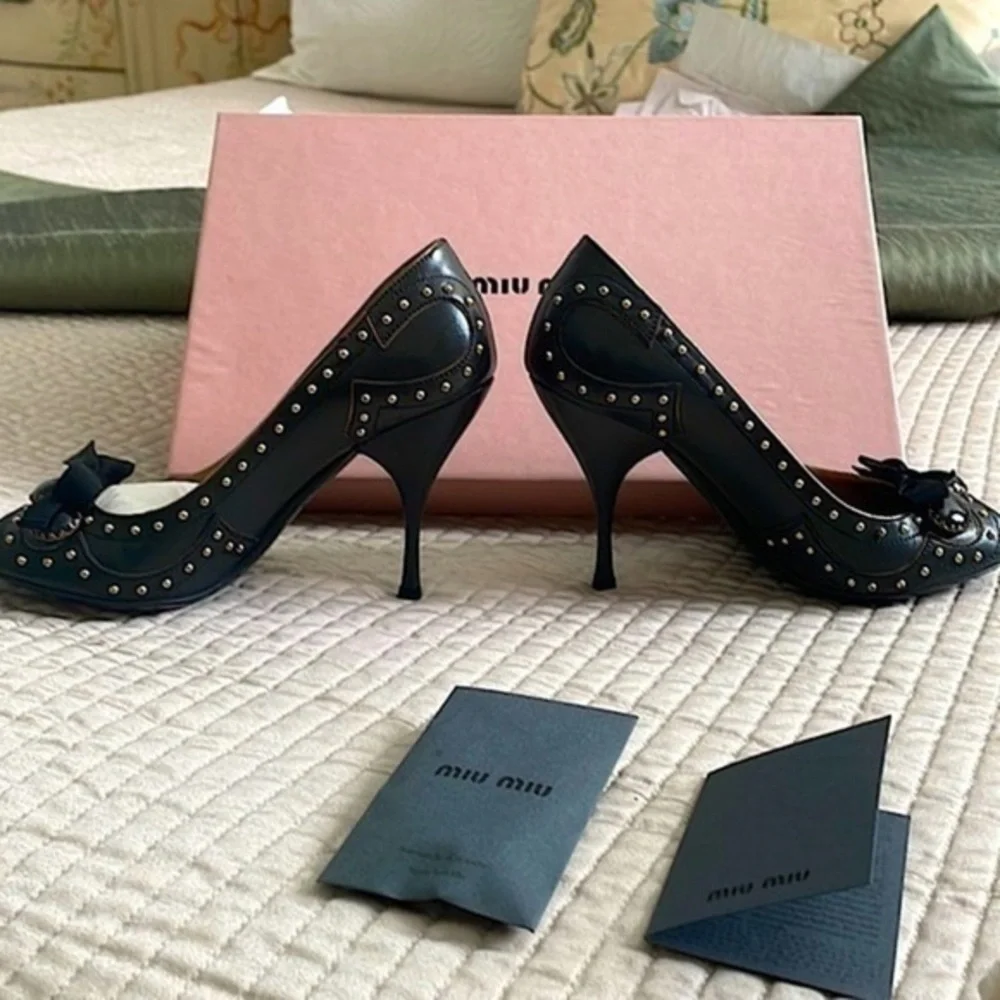 Miu Miu Leather studded peeptoe pumps cabochon & bows size 35